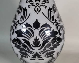 167 Lot 500 Frosted art glass floral vase