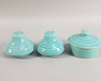 003 Lot 16 Bauer ringware salt and pepper shakers and lid