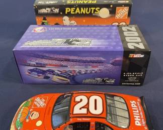 332 Lot 342h 2002 Home Depot Peanuts diecast car 1 24 scale