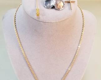 038 Lot 157 14k gold chain crucifix pendant butterfly