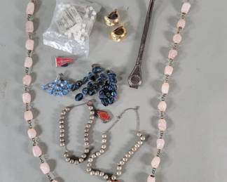 593 Lot 518 Group of costume jewelry earrings bracelets