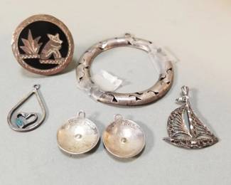 039 Lot 52 Miscellaneous sterling silver pieces