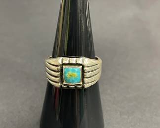 116 Lot 725h Vintage sterling silver and turquoise ring