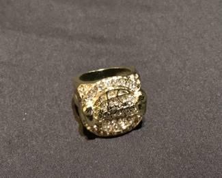 453 Lot 405h Kobe Bryant 2010 Lakers Championship ring