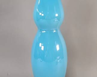 171 Lot 387 Vintage light blue double gourd art glass vase