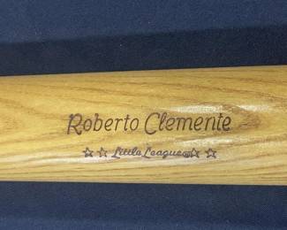 174 Lot 316h Roberto Clemente baseball bat