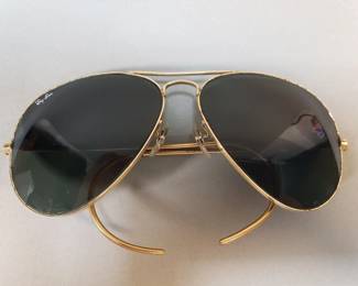 602 Lot 527 Vintage Ray Ban gold tone aviator sunglasses