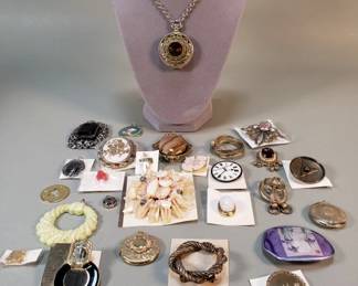 507 Lot 436 Vintage costume jewelry lockets brooches
