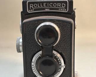 151 Lot 63 Vintage Rolleicord twin lens reflex film camera