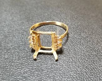 008 Lot 172 14k gold ring with 6 diamonds missing center