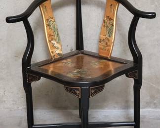 074 Lot 87 Chinese black lacquered and gold leaf corner