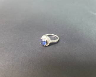 006 Lot 135 18k white gold diamond and sapphire ring