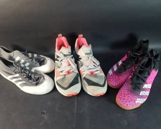 289 Lot 320 Group of tennis shoes