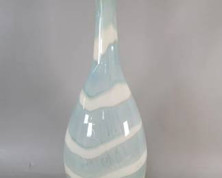 400 Lot 377 Murano style hand blown art glass vase