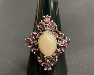652 Lot 575h Vintage sterling silver ring with multi stone