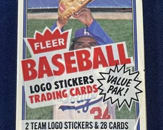 273 Lot 312h 1982 Fleer baseball pack with Fernando Valenzuela