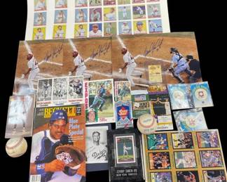 076 Lot 337h Large lot of sports collectibles