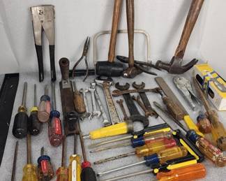 368 Lot 360h Vintage hand tools hammers screwdrivers