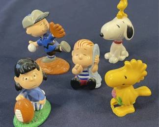 288 Lot 319h Lot of rubber Peanuts characters