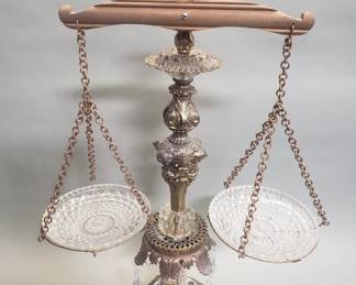 488 Lot 423 Vintage Hollywood Regency style decorative