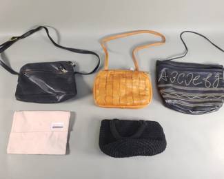 623 Lot 548 Group of women s handbags