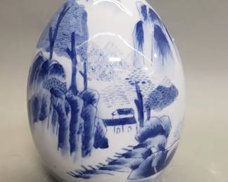 520 Lot 448 Hand painted blue and white porcelain egg
