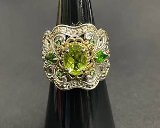 120 Lot 630h Sterling silver filigree ring with green