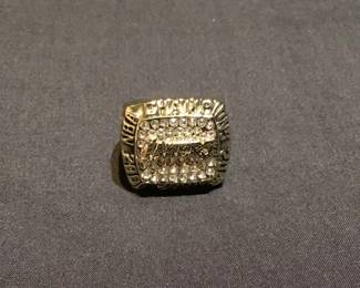457 Lot 407h Lakers 2002 Championship ring