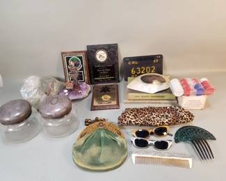281 Lot 316 Group of miscellaneous vintage purses