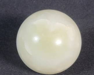 575 Lot 501 White onyx sphere paperweight