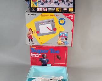 384 Lot 369 Group of vintage toys