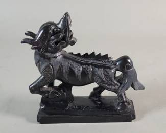 557 Lot 484 Chinese hand carved black stone foo dog figure