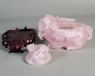 572 Lot 499 Chinese hand carved rose quartz foo dog incense