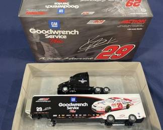 322 Lot 336h GM Goodwrench Service diecast tractor and trailer