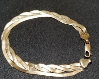 051 Lot 167 14k gold Italian herringbone braided bracelet
