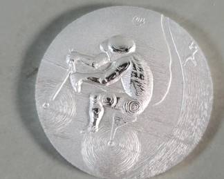 046 Lot 477 Salvador Dali 999 silver 1984 Olympic coin