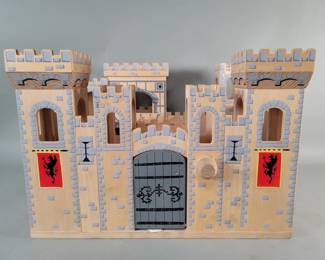 392 Lot 373 Melissa Doug deluxe wood folding Medieval castle