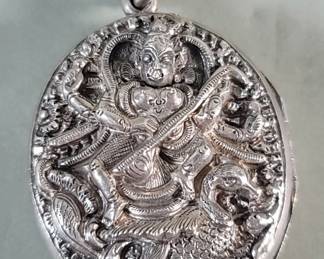 081 Lot 478 Antique Indian repousse silver locket depicting