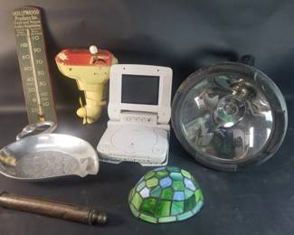 287 Lot 319 Box of miscellaneous pewter trinket dish v