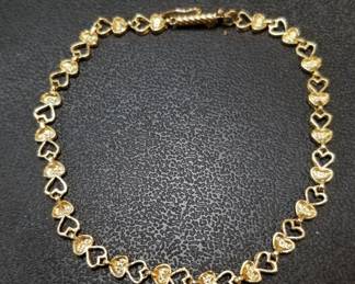 037 Lot 162 Vintage 14k yellow gold textured heart link