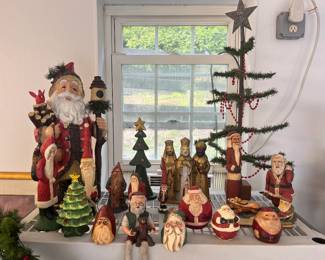 Very sweet Xmas Santas, some hand carved