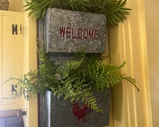 Mail organizer with Rooster