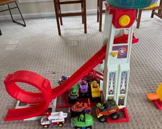 Paw patrol tower racer with 10 cars and figures