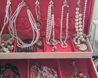Pearls in variety of length