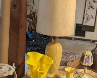 Vintage Lamp and yellow to decorate a room