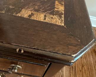 Vintage Lane Altavista Chippendale Style Inlaid End Table