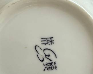 White Porcelain Teapot with Bamboo Handle