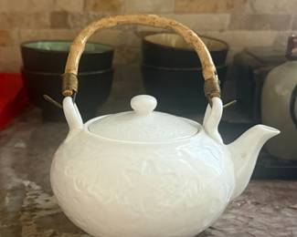 White Porcelain Teapot with Bamboo Handle