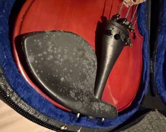 Kun Shoulder Rest and Student Violin Outfit