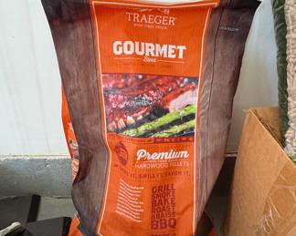 Traeger Gourmet Blend Hardwood Pellets (33 lb bag)